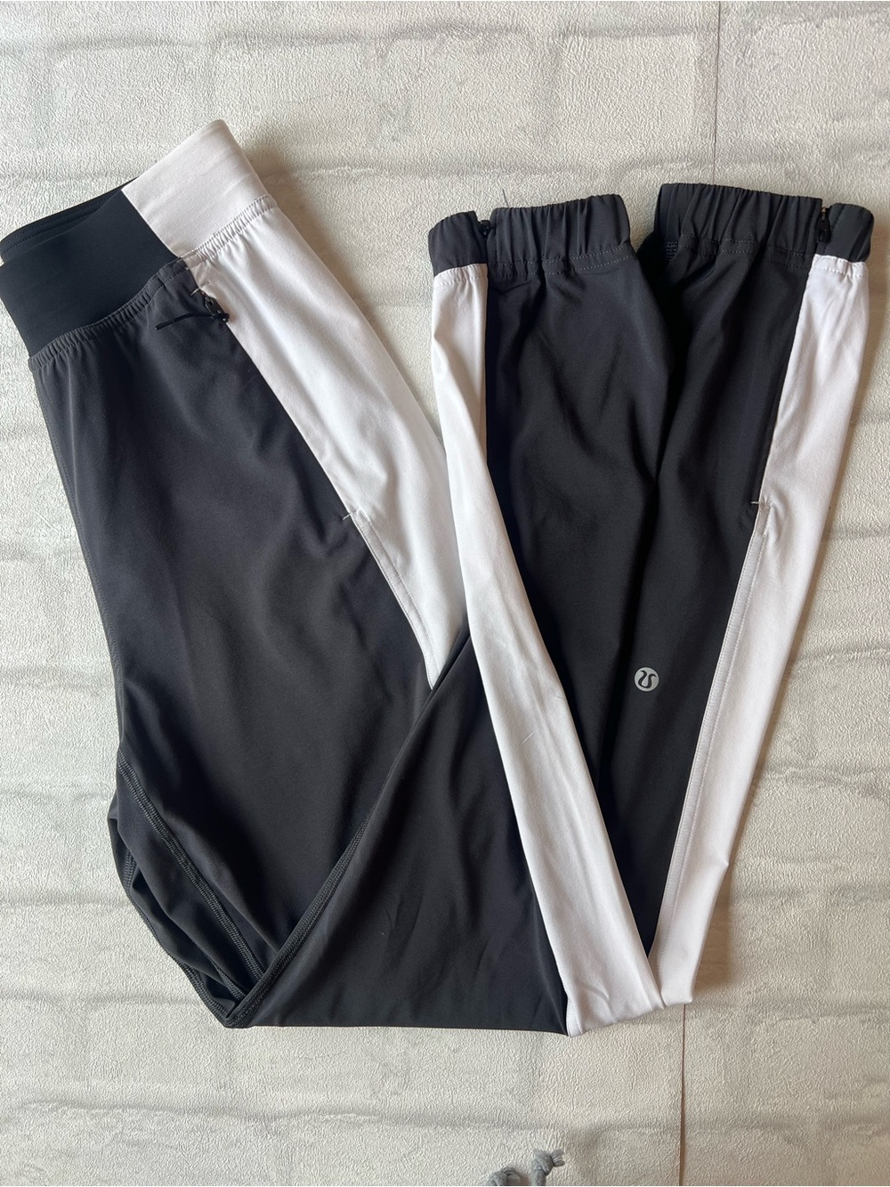 lululemon athletica Adapted State High Rise Jogger size 2 / athleisure/ active
